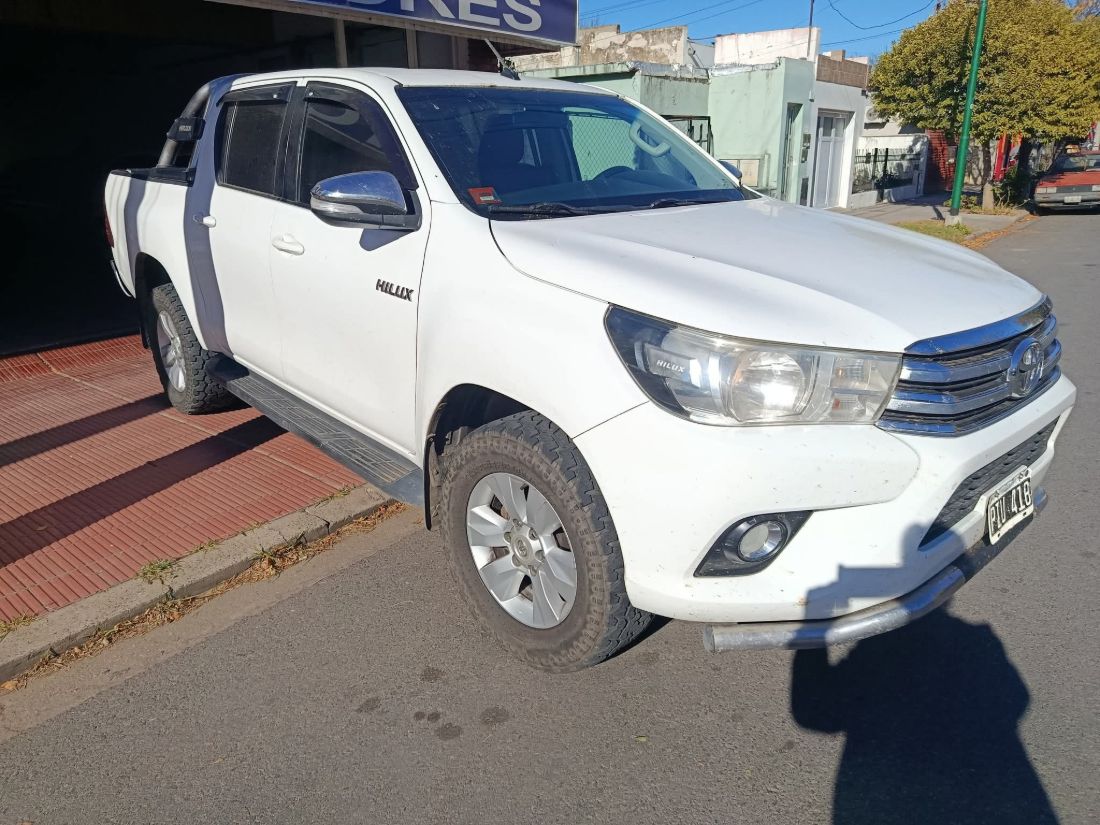 Toyota Hilux SRV, foto 2